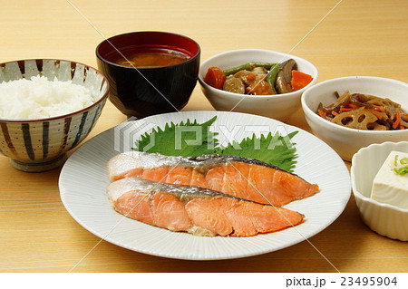 朝ご飯 朝ご飯 23495904
