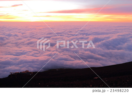 富士山頂からの御来光 23498220