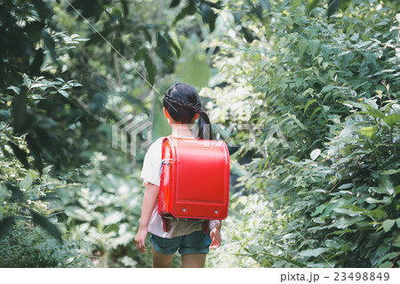 primary school child 23498849