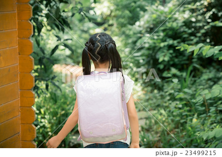 primary school child 23499215