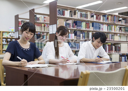 図書館で勉強 23500201