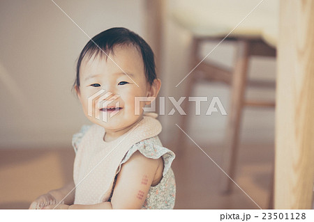 かわいい赤ちゃん 日本人 アジア人の写真素材
