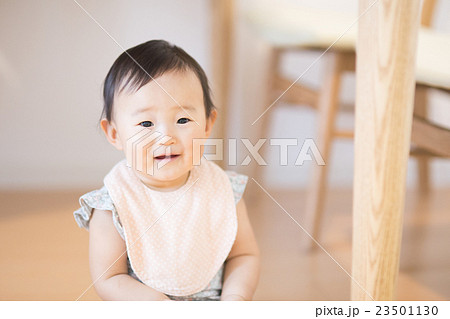 かわいい赤ちゃん 日本人 アジア人の写真素材