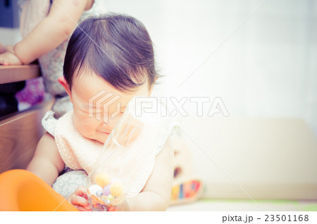 かわいい赤ちゃん 日本人 アジア人の写真素材