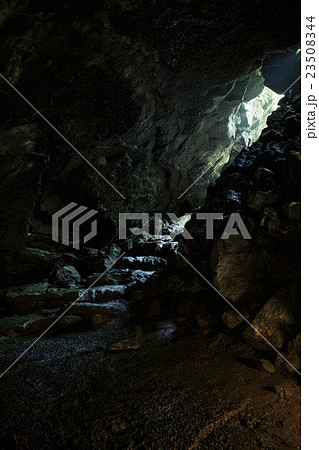 山梨県 西湖コウモリ穴 出口 山梨県 西湖コウモリ穴 出口 23508344