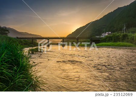 新荘川の夕景 新荘川の夕景 23512069