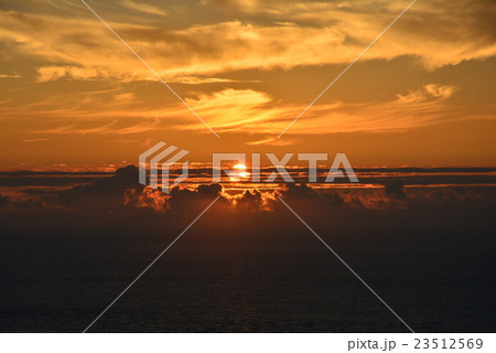 父島の夕日 父島の夕日 23512569