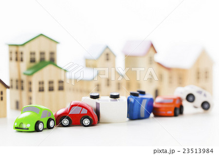 交通事故　自動車　交通　事故　車　危険　死亡事故　ケガ　怪我　危ない　衝突　事故現場　 23513984