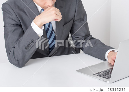ビジネスシーン 男性 オフィス ビジネスシーン 男性 オフィス 23515235