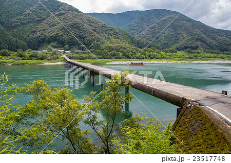 高瀬沈下橋（高知県四万十川） 23517748