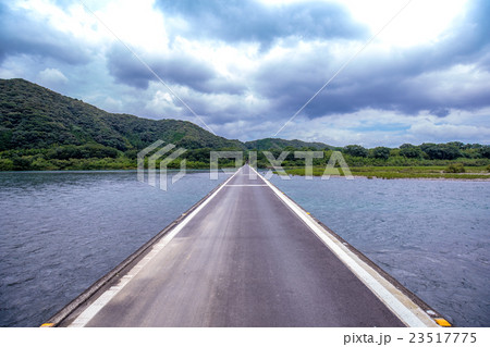 佐田の沈下橋(高知県四万十川) 佐田の沈下橋(高知県四万十川) 23517775