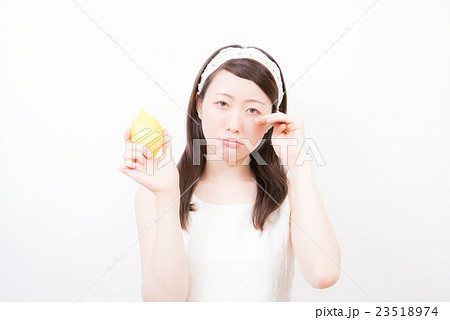 レモン　女性 23518974