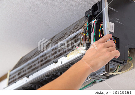 冷房　エアコン　空調　エアコンクリーニング　ハウスクリーニング　汚れたクーラーのフィルター　大掃除　 23519161