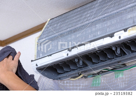 冷房　エアコン　空調　エアコンクリーニング　ハウスクリーニング　汚れたクーラーのフィルター　大掃除　 23519382