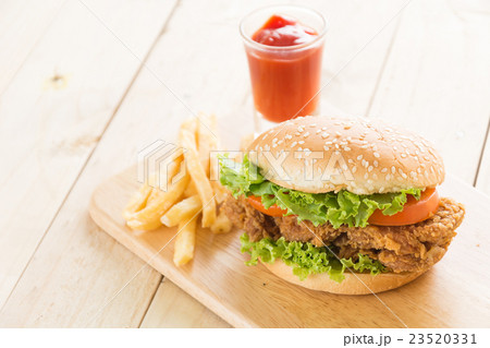 crispy chicken burger 23520331