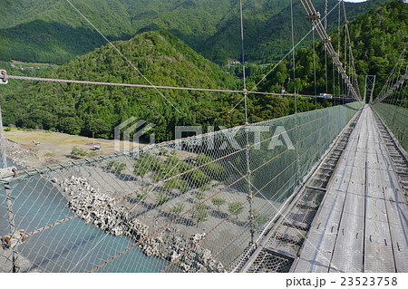 【谷瀬のつり橋】 奈良県吉野郡十津川村谷瀬 【谷瀬のつり橋】 奈良県吉野郡十津川村谷瀬 23523758