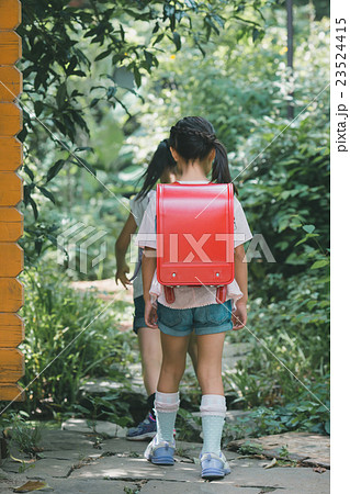 primary school child 23524415