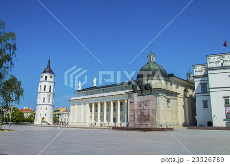 ヴィリニュス大聖堂と鐘楼 23526789