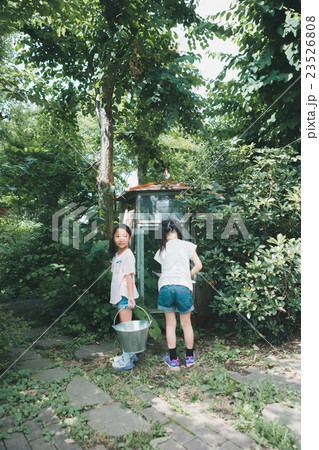 primary school child 23526808