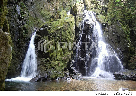 山乗渓谷不動滝岡山県 23527279