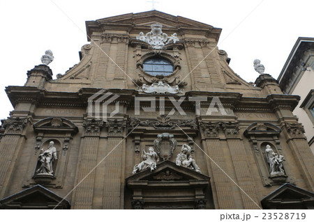 イタリアの世界遺産フィレンツェのサンタ・トリニタ教会 23528719