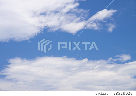 青空と白い雲 23529926