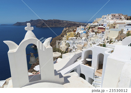 ギリシャ サントリーニ島の街並みの写真素材