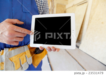Worker pointing at tablet 23531479