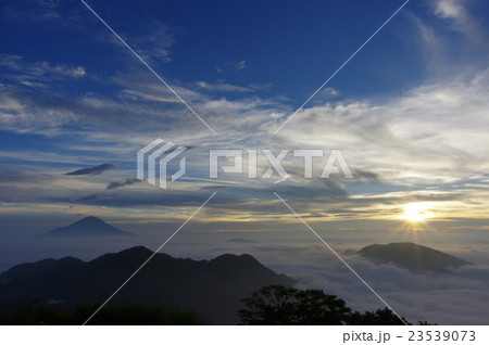 Sunset view of Mt. Fuji from Tanzawa Hirugadake 23539073