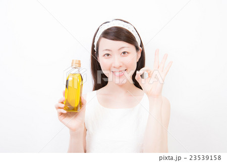 オリーブオイル 女性 オリーブオイル 女性 23539158