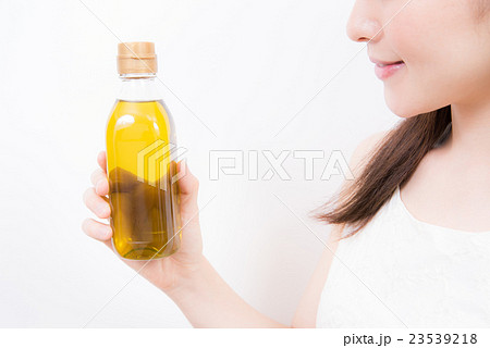オリーブオイル 女性 オリーブオイル 女性 23539218