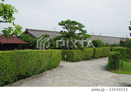 生垣に囲まれた御城番屋敷 23543523