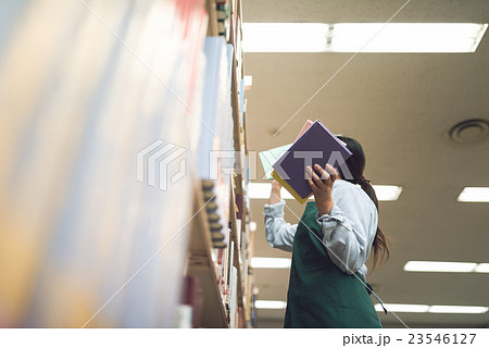 図書館職員イメージ 23546127