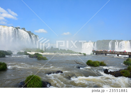 ブラジル側からのイグアスの滝 23551881