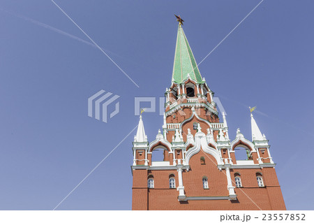 Kremlin chiming clock of the Spasskaya Tower. Mosc Kremlin chiming clock of the Spasskaya Tower. Mosc 23557852