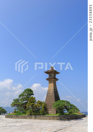 〈島根県〉宍道湖畔の青柳楼の大燈籠 23558893