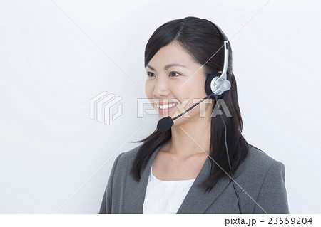 ヘッドセットを付けた女性 23559204