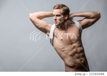Muscular man in studio  23560988