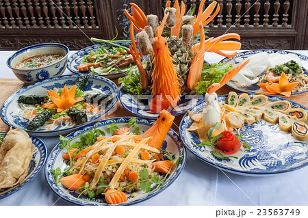 ベトナムのフエの宮廷料理 23563749