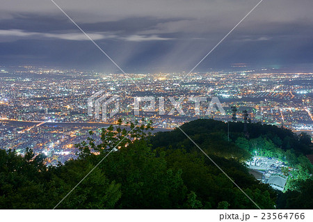 札幌 藻岩山 雨の夜景の写真素材