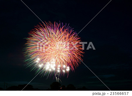 打ち上げ花火の生産地・福岡県みやま市瀬高町の花火(画像合成無し) 23566657