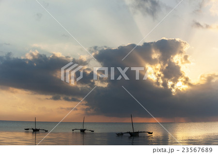Mombasa, beach, sunrise, africa, sun, boat, kenya Mombasa, beach, sunrise, africa, sun, boat, kenya 23567689
