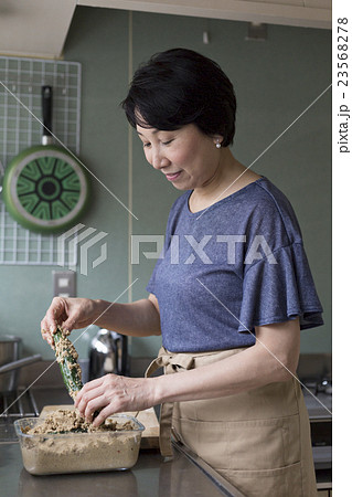 ミドルライフスタイル 23568278