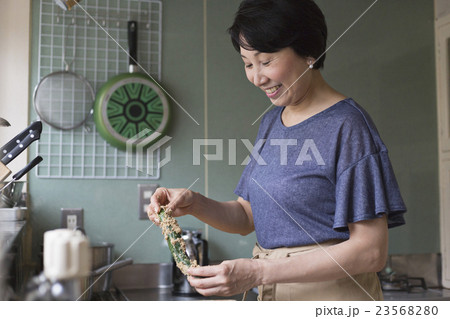 ミドルライフスタイル 23568280