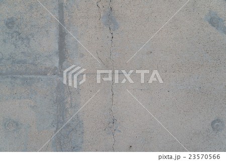 壁コンクリートの亀裂 23570566