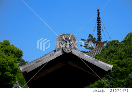 川越大師　喜多院　屋根瓦と多宝塔 23574471