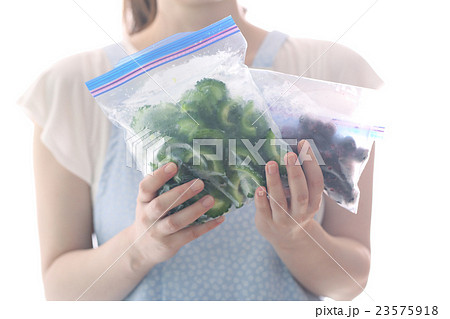 カット野菜の保存 23575918