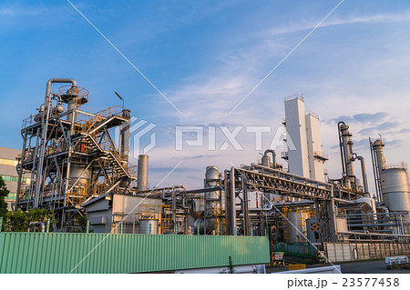 京浜工業地帯・工場夕景 23577458