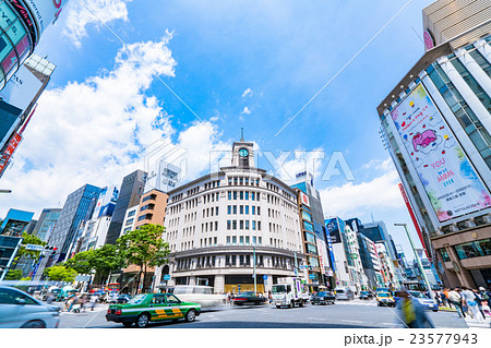 東京 銀座4丁目交差点 初夏 の写真素材