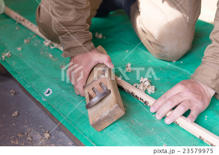 大工 鉋がけ 大工 鉋がけ 23579975